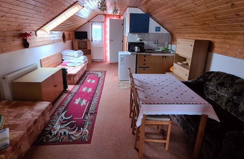 Jetrichovice Apartment | Studio with own small garden and indoor swimming pool
