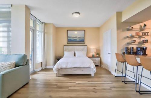 Boynton Beach House | Studio with rooftop pool in Boynton Beach