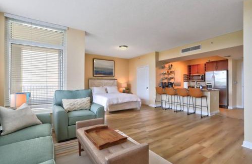 Boynton Beach House | Studio with rooftop pool in Boynton Beach