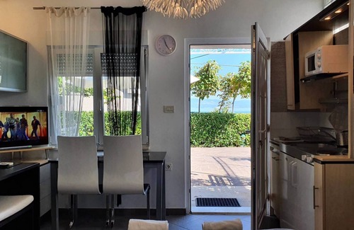 Lovran Apartment | Studio with sea view and pool