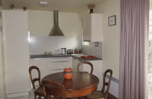 Quartier Centre Ville Apartment | Studio with sunny garden