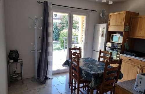 Carros Apartment | Studio with terrace in Carros near the sea and mountains.
