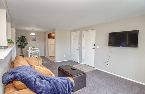 Kettering Apartment | Studio Zen near Kettering Hospitals & Shopping