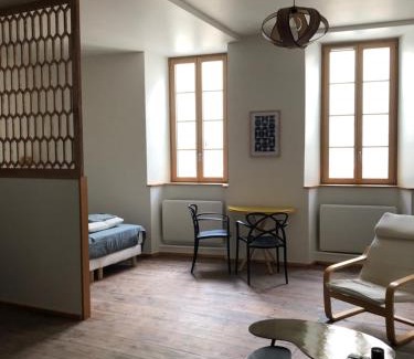 Etoile-sur-Rhone Apartment | Studios L'atelier et la chambre des toiles