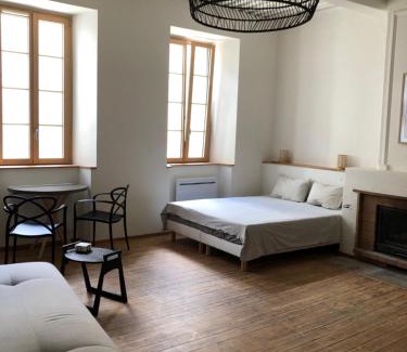 Etoile-sur-Rhone Apartment | Studios L'atelier et la chambre des toiles