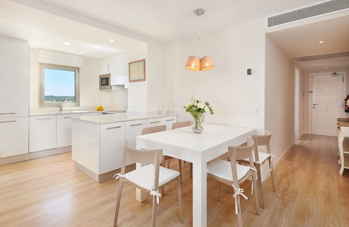 Sant Llorenc des Cardassar Apartment | STUNNING MODERN APARTMENT ON FRONT ROW OF THE BEACH. Wi-Fi & PRIVATE PARKING