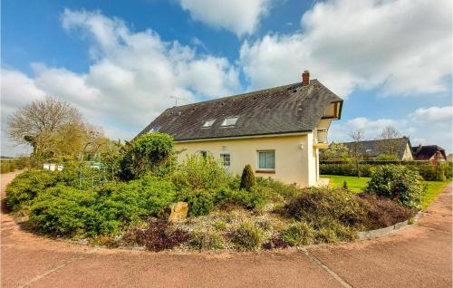 Saint-Pierre-de-Varengeville House | Stunning Home In St Paer With Wifi
