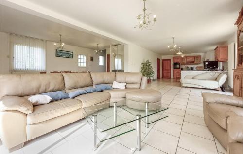 Saint-Pierre-de-Varengeville House | Stunning Home In St Paer With Wifi