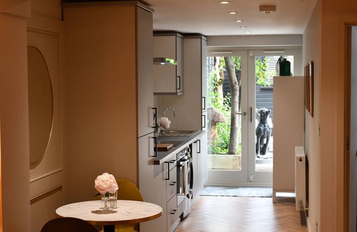 Walpole Apartment | Stunning 1/2 Bed Garden Apartment W5