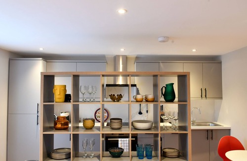 Ealing Common Apartment | Stunning 1 Bed Apartment W5