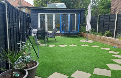 Downham House | Stunning 1-bed Cabin in Bromley With hot tub