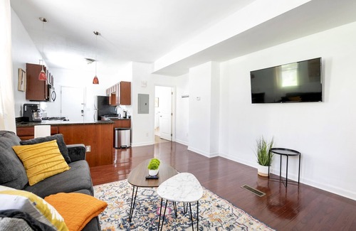 Italian Village Apartment | Stunning 1 Bedroom near Short North