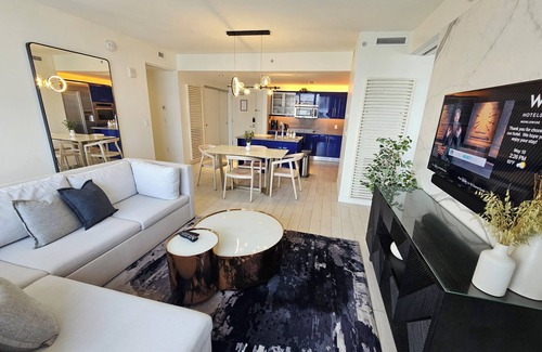 Central Beach Condo | Stunning 15th flr 2BR/2BA W Resort Condo steps to Beach