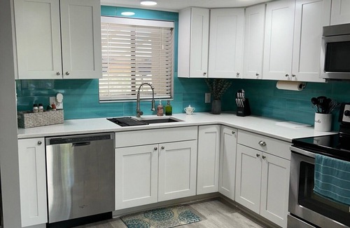 Tarpon Springs Condo | Stunning 2 bed 2 bath condo with access to the Gulf of Mexico! 3 month minimum.