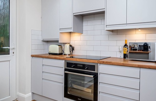 Purley Apartment | Stunning 2-Bed Apartment in Purley - Croydon Gem