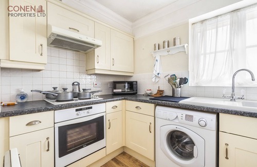 West Thurrock Apartment | Stunning 2-Bed Apartment in Grays