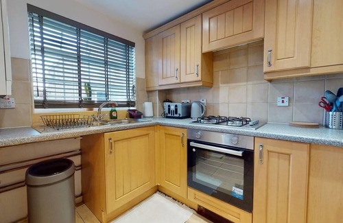 West Thurrock Apartment | Stunning 2-Bed Apartment in Grays