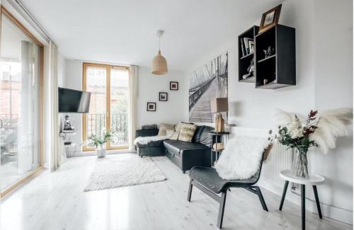 Notting Dale Apartment | Stunning 2-Bed Apt & balcony in Notting Hill