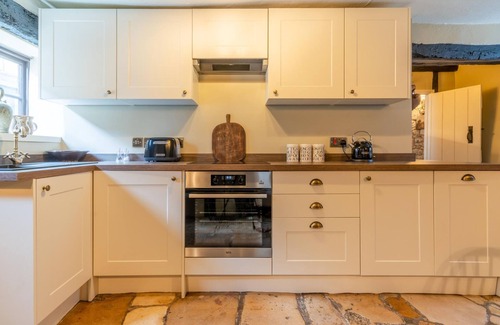 Winchcombe Apartment | Stunning 2 Bed Cotswold Cottage Winchcombe
