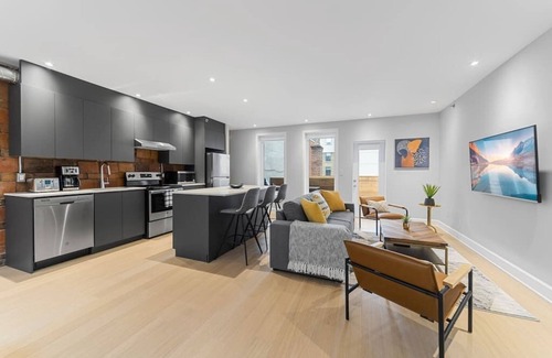 Downtown Montreal Condo | Stunning 2 beds, AAA location, rooftop terrace