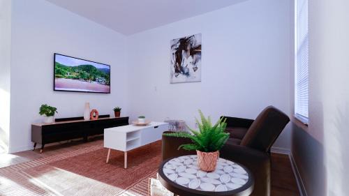 Bonita Shores Apartment | Stunning 2 BR w/private patio in perfect location