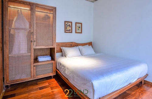 Dich Vong Apartment | Stunning 2B with Balcony in 22Land Residence
