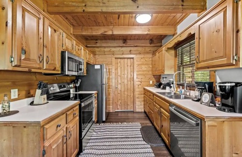 Gatlinburg - Pigeon Forge Cabin | Stunning 2BD Retreat! Hot Tub+Pond +Fire Pit+More!