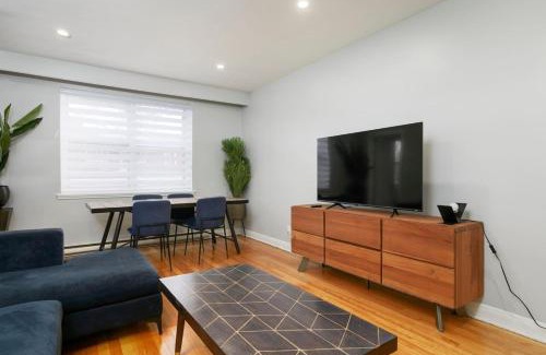 Cote-Des-Neiges—Notre-Dame-De-Grace Apartment | Stunning 2BR on Walkley