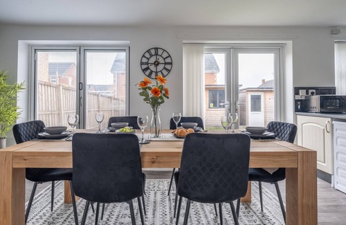 Newcastle-upon-Tyne House | Stunning 3 bed 3 bath detached house l Pool Table l Private Parking l Fast WiFi
