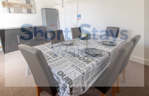 Gelligaer House | Stunning 3 bedroom House in Penpedairheol!