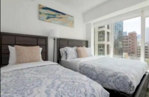 Downtown Los Angeles Apartment | Stunning 3 Bedroom High-Rise with Pool, Spa, and Rooftop Views
