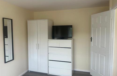 Little Holland Apartment | Stunning 3 bedroom house in great location