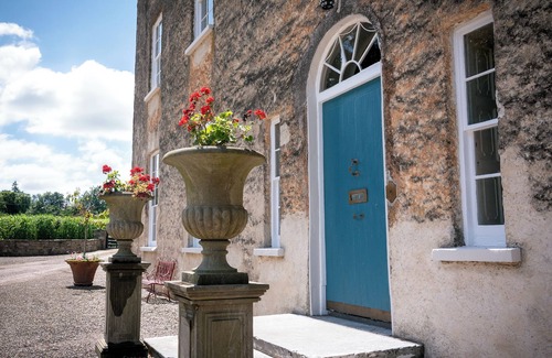 Conna House | Stunning 300 year old Georgian Mansion. Hot Tub, Bar, Games Rooms, BBQ Terraces.