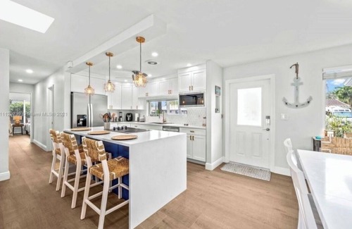 Lighthouse Point House | Stunning 3bdr, water front, amazing view, hot tub, pool! Close to the beach!