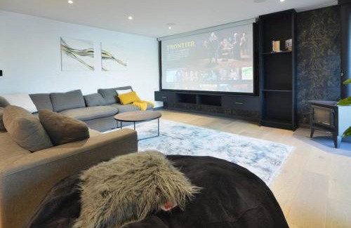 Alcona House | Stunning 3BR Lakefront Cottage Sauna Fireplace