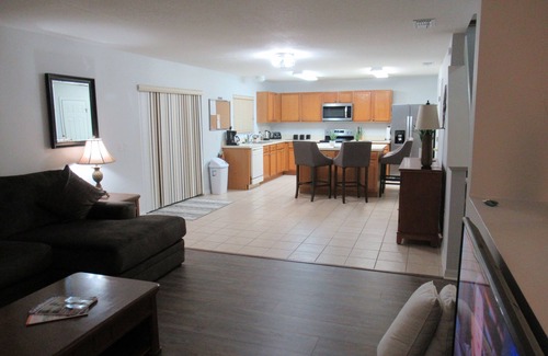 Sunrise Lakes House | Stunning 4 Bed Orlando Villa, S/W Facing Pool With Lake View Near Disney