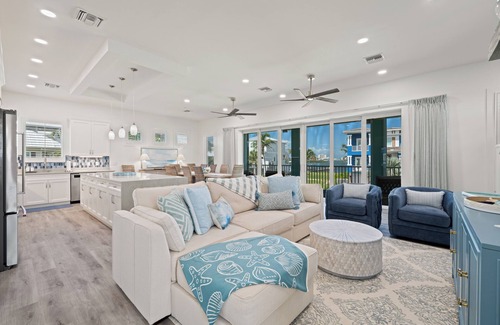 Fort Myers Beach House | Stunning 4-bedroom house in delightful Fort Myers Beach with luxurious pool.