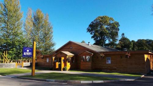 Beattock House | Stunning 4-bedroom Cabin with Hot Tub in Beattock!