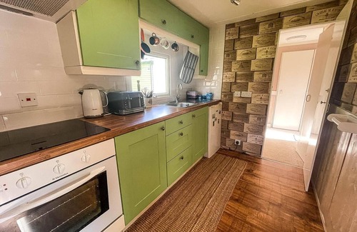 Scratby House | Stunning 4 berth caravan in seaside village of Scratby, Norfolk ref 19150S