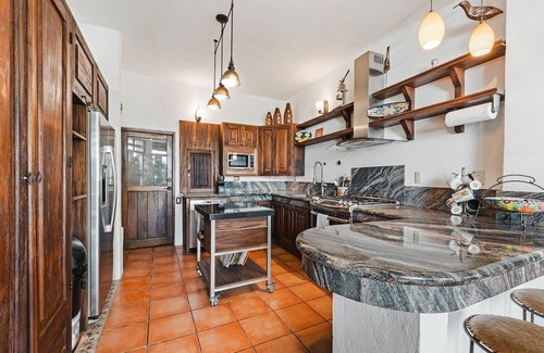 North End Villa | Stunning 4-Storey Oceanside Luxury Vacation Home