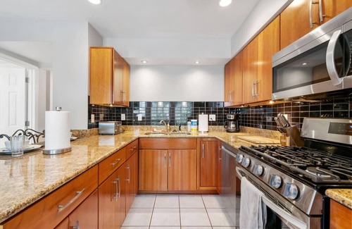 Shadyside House | Stunning 4-story Home | Sauna | Parking | Walkable