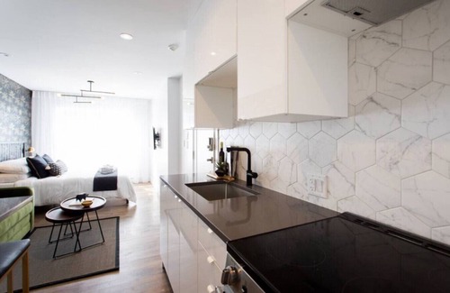 Little Italy Apartment | Stunning 4 Suites on private Floor in Little Italy by Denstays