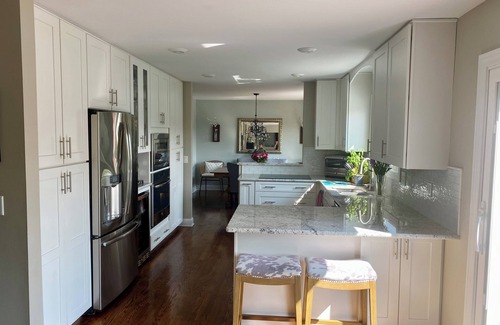 Dicken House | Stunning 4BR family home with HOT TUB and LAKE – Walk to the Big House!