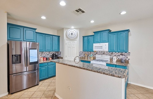 Glendale House | Stunning 5BD/3BA Home located near the State Farm Stadium. The home of Final 4