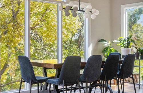 Jefferson House | Stunning 5BR Villa Large Hot Tub & Scenic Yard