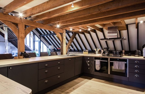 Storrington House | Stunning 6 bedroom converted barn nestled in Souths Downs; 5,000+ sq ft; 9 acres