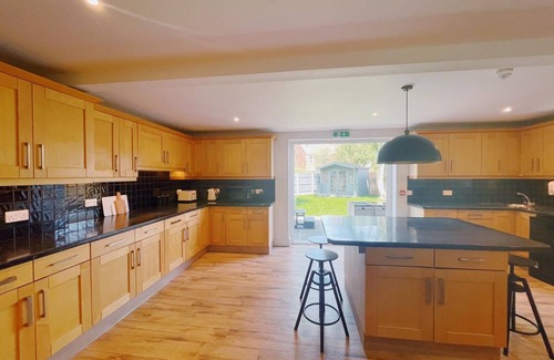 Gorleston-on-Sea House | Stunning 8-Bed House with Sea & Beach Views