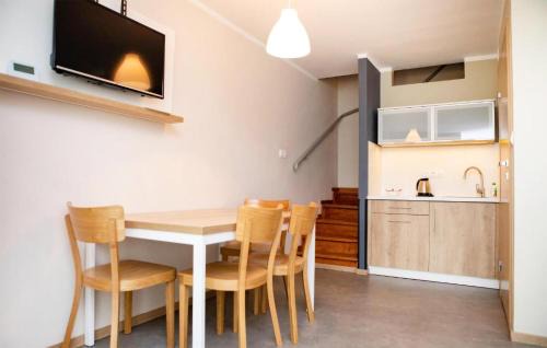 Sliwice Apartment | Stunning Apartment In Okoniny Nadjeziorne