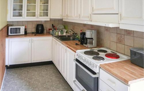 Hultsfred Municipality Apartment | Stunning Apartment In Målilla With Wifi