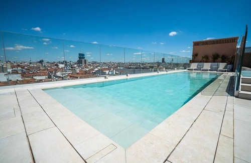 Cortes House | STUNNING APARTMENTS IN THE CITY CENTER!